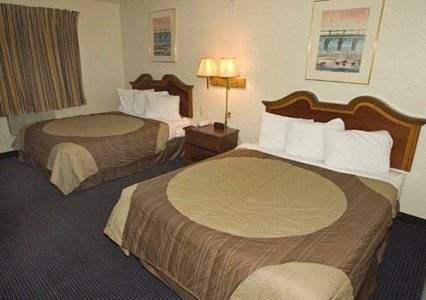 Econo Lodge Inn and Suites Pensacola
