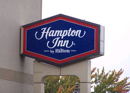 Hampton Inn & Suites Greensboro/Four Seasons