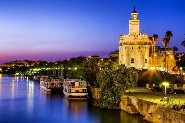 Full day tour to Seville with departure from Armação de Pera